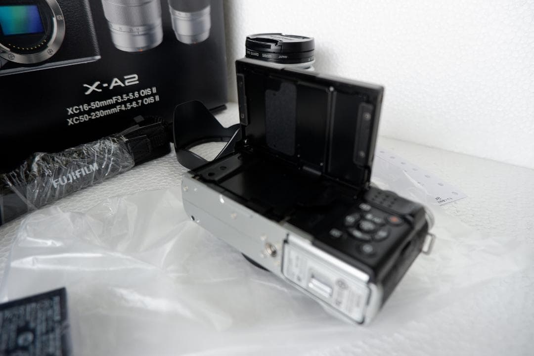FUJIFILM ミラーレス一眼 X-A2 ダブルズームレンズ付き