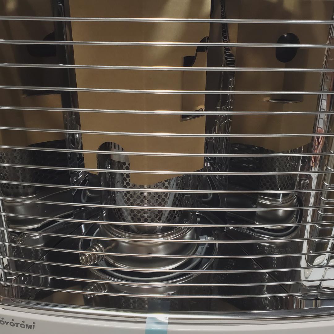 未使用品☆トヨトミ 石油ストーブ ぐるんPa ホワイト RS-G24N(W)