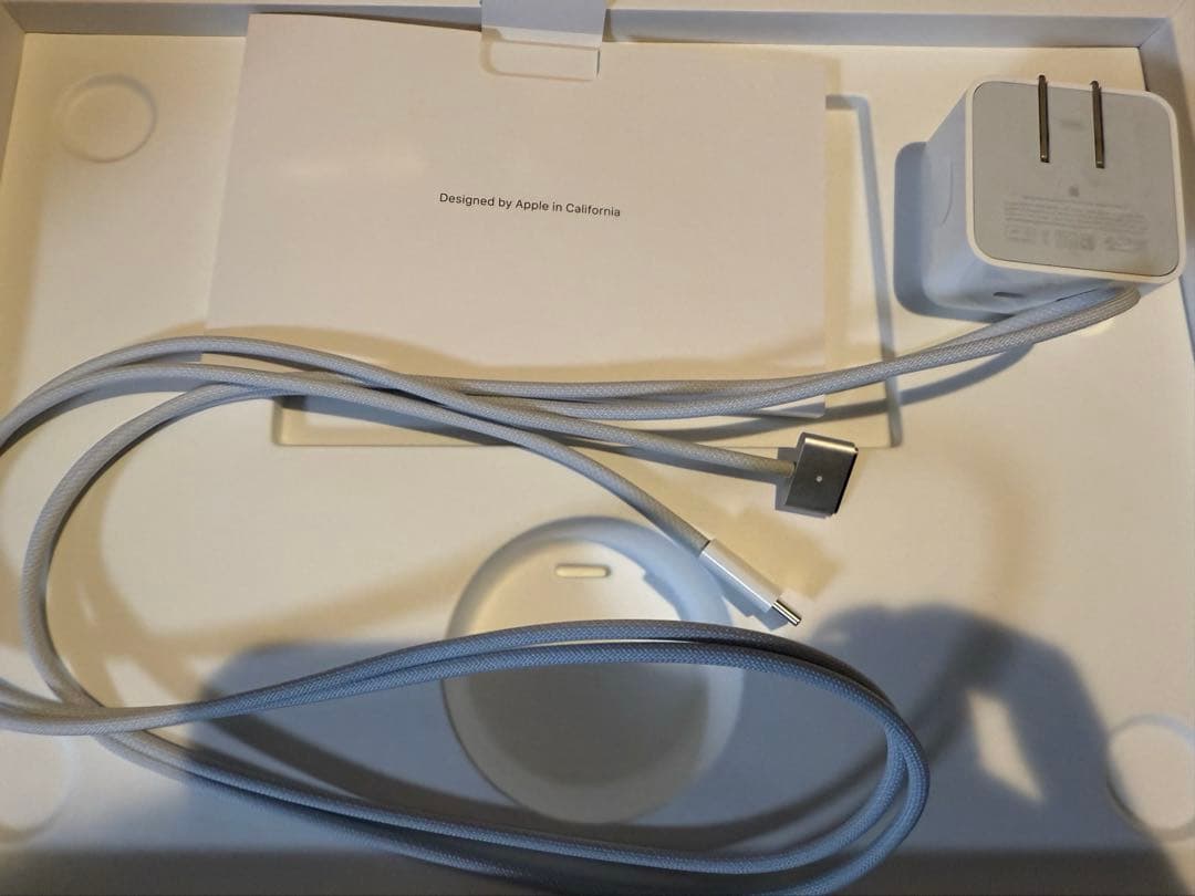 美品★MacBook Air M2チップ搭載13.6インチ512GB