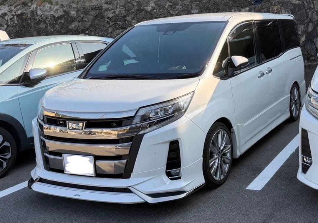 【美品】送料込み　アルヴェル純正ホイール25年製タイヤ　ハイグロス　ノアヴォクシ