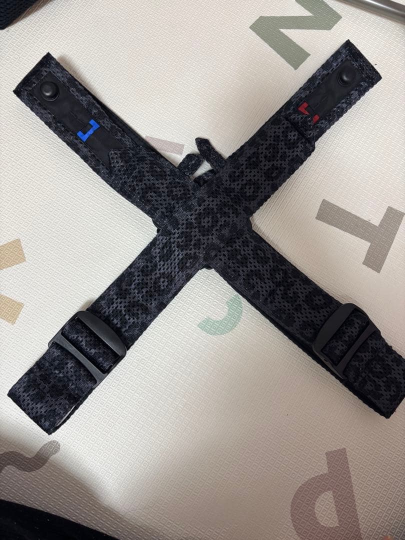 廃盤】Babybjorn ベビーキャリアmini アンスラサイトレパード