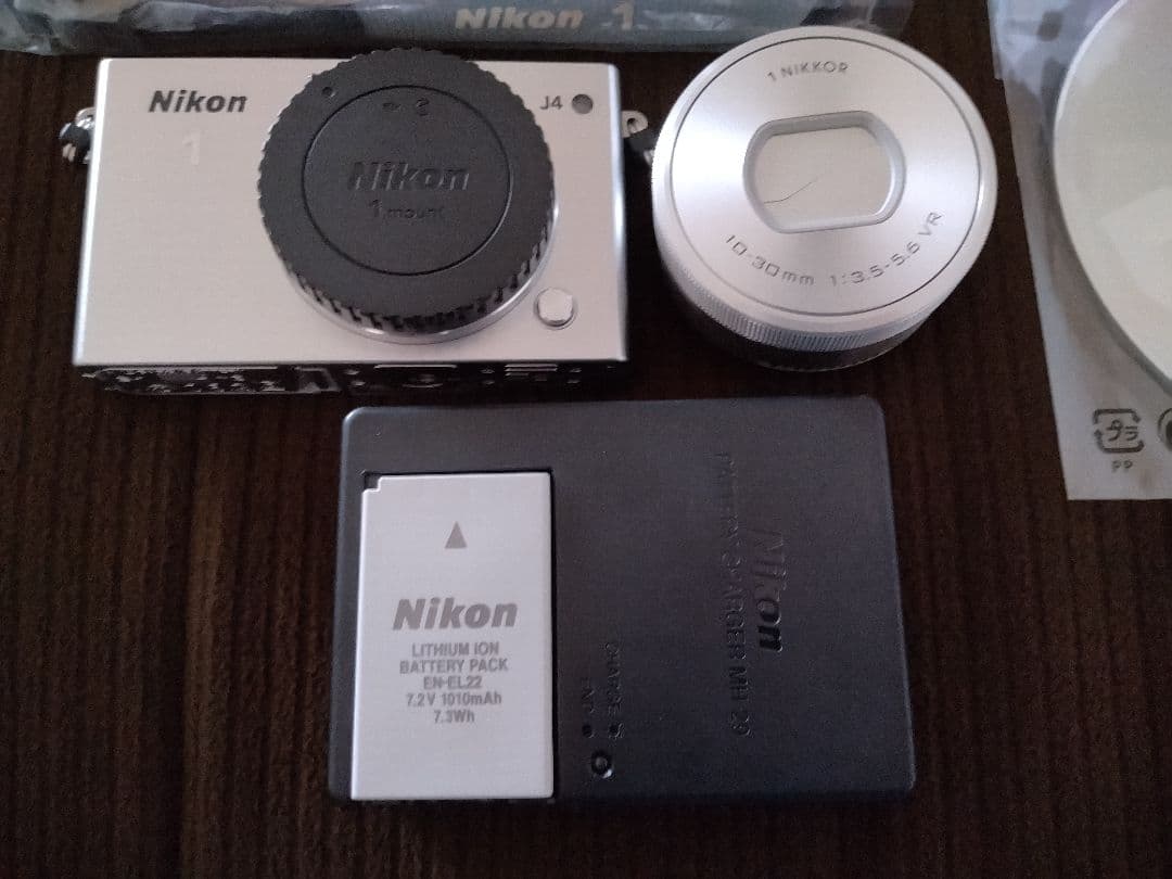 【ほぼ未使用】Nikon 1 J4 MODEL Zoom Lens Kit 純正