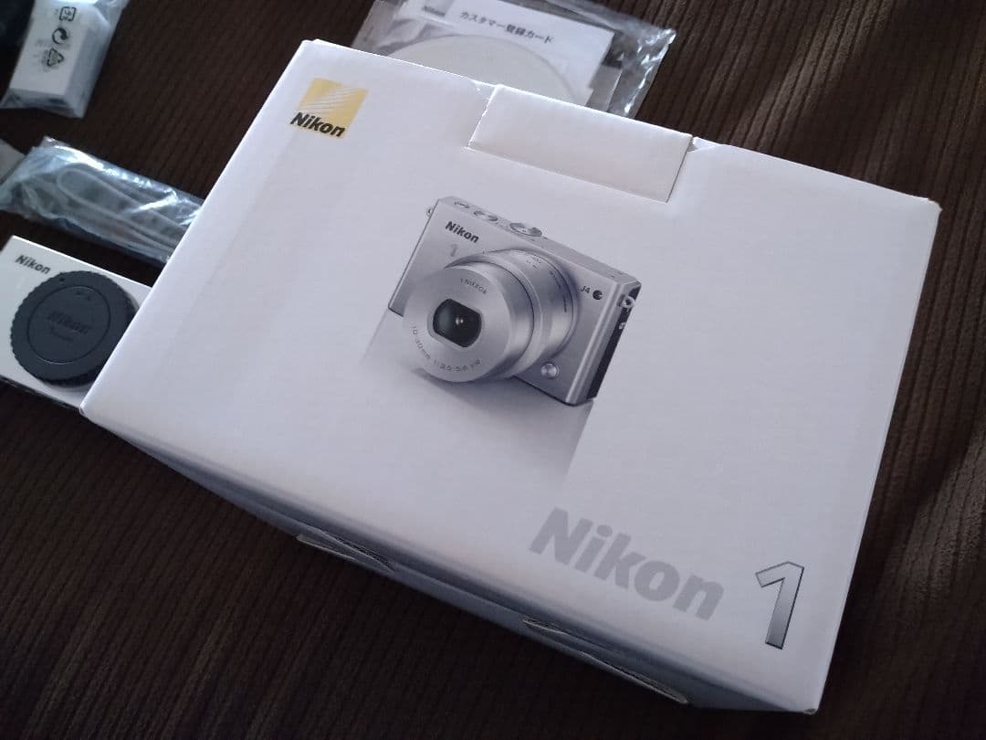 【ほぼ未使用】Nikon 1 J4 MODEL Zoom Lens Kit 純正