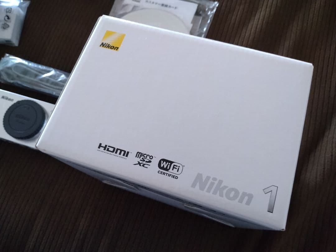 【ほぼ未使用】Nikon 1 J4 MODEL Zoom Lens Kit 純正