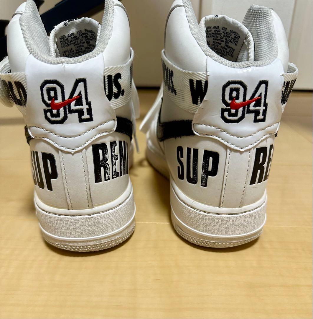 Supreme × Nike Air Force 1 ハイカット スニーカー