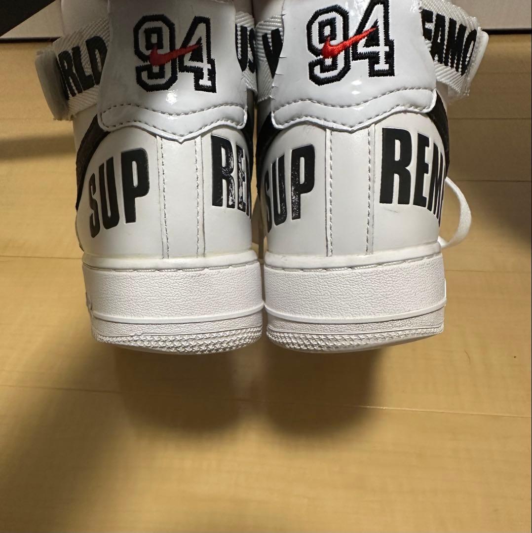 Supreme × Nike Air Force 1 ハイカット スニーカー