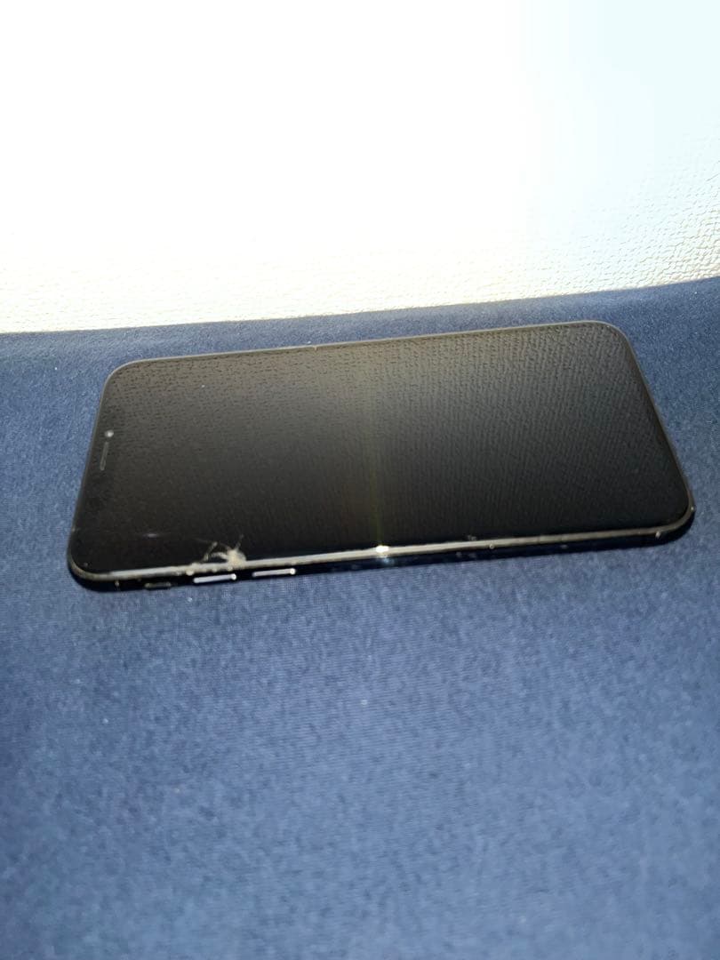 iPhone Xs スペースグレー 本体 画面ひびあり　64GB