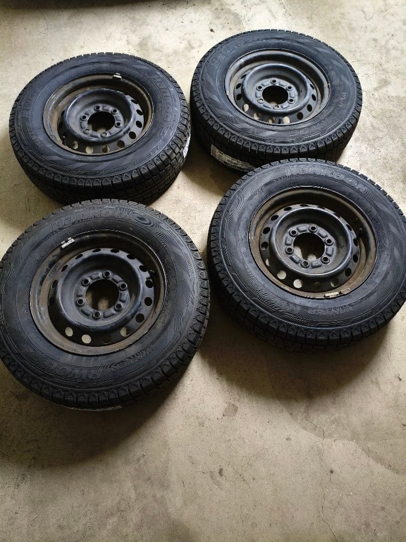 ハイエース・キャラバン用　新品スタッドレスタイヤ　4本セット