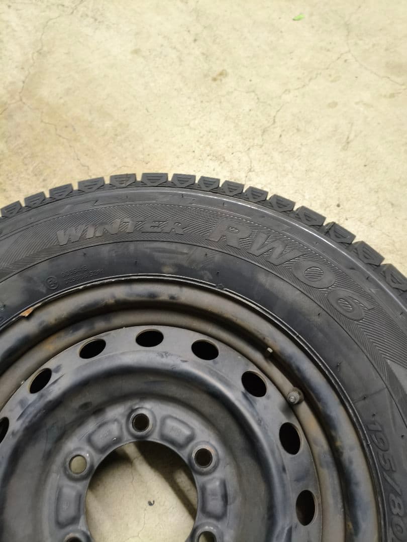 ハイエース・キャラバン用　新品スタッドレスタイヤ　4本セット