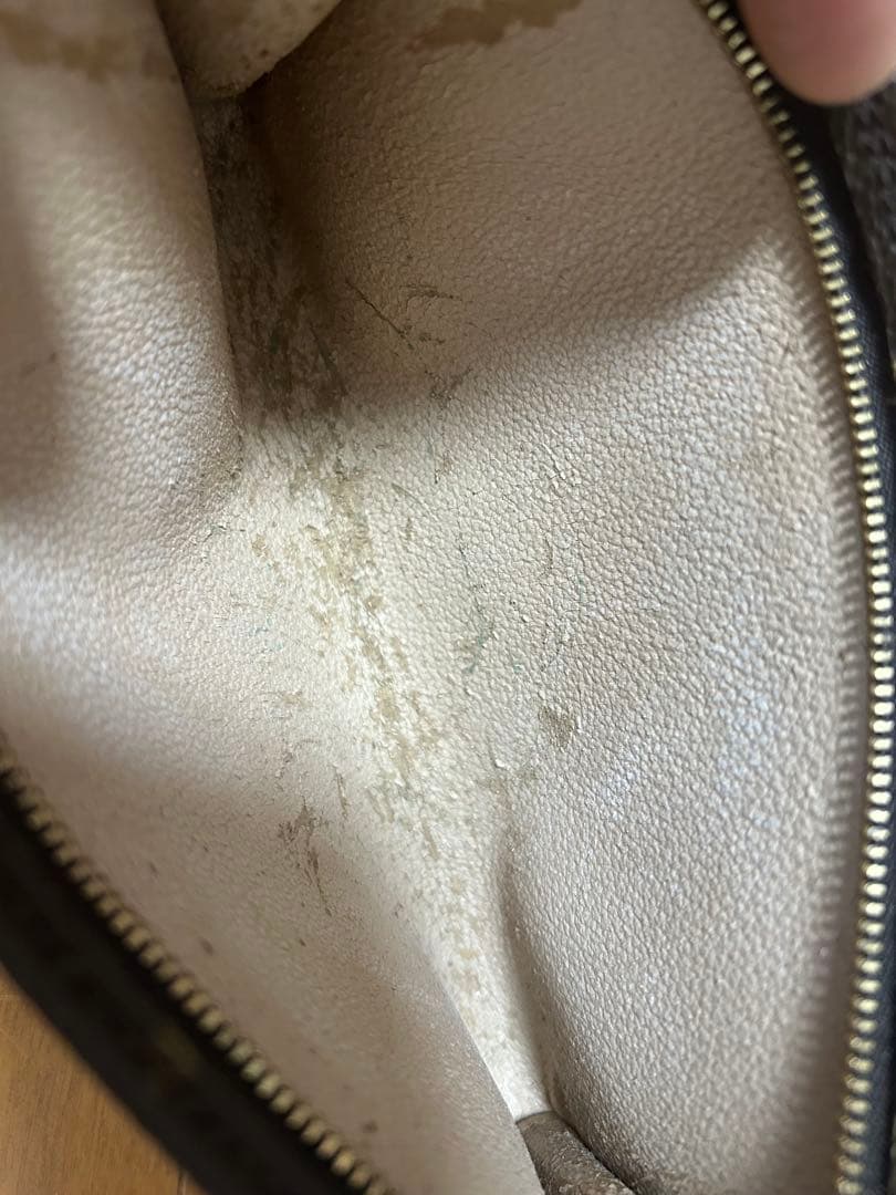 Louis Vuitton モノグラムポーチ