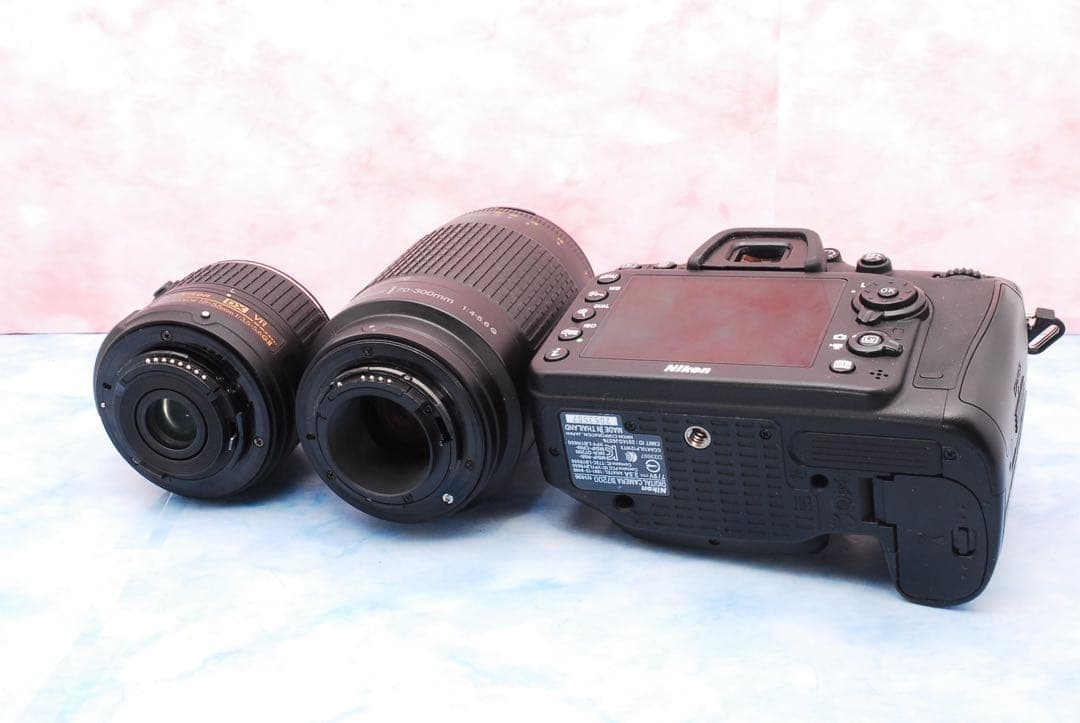 ニコン D7200☆一眼レフカメラ☆バッテリーグリップ付☆超望遠付Wレンズ
