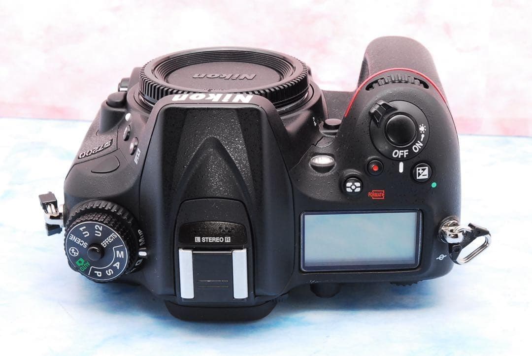 ニコン D7200☆一眼レフカメラ☆バッテリーグリップ付☆超望遠付Wレンズ