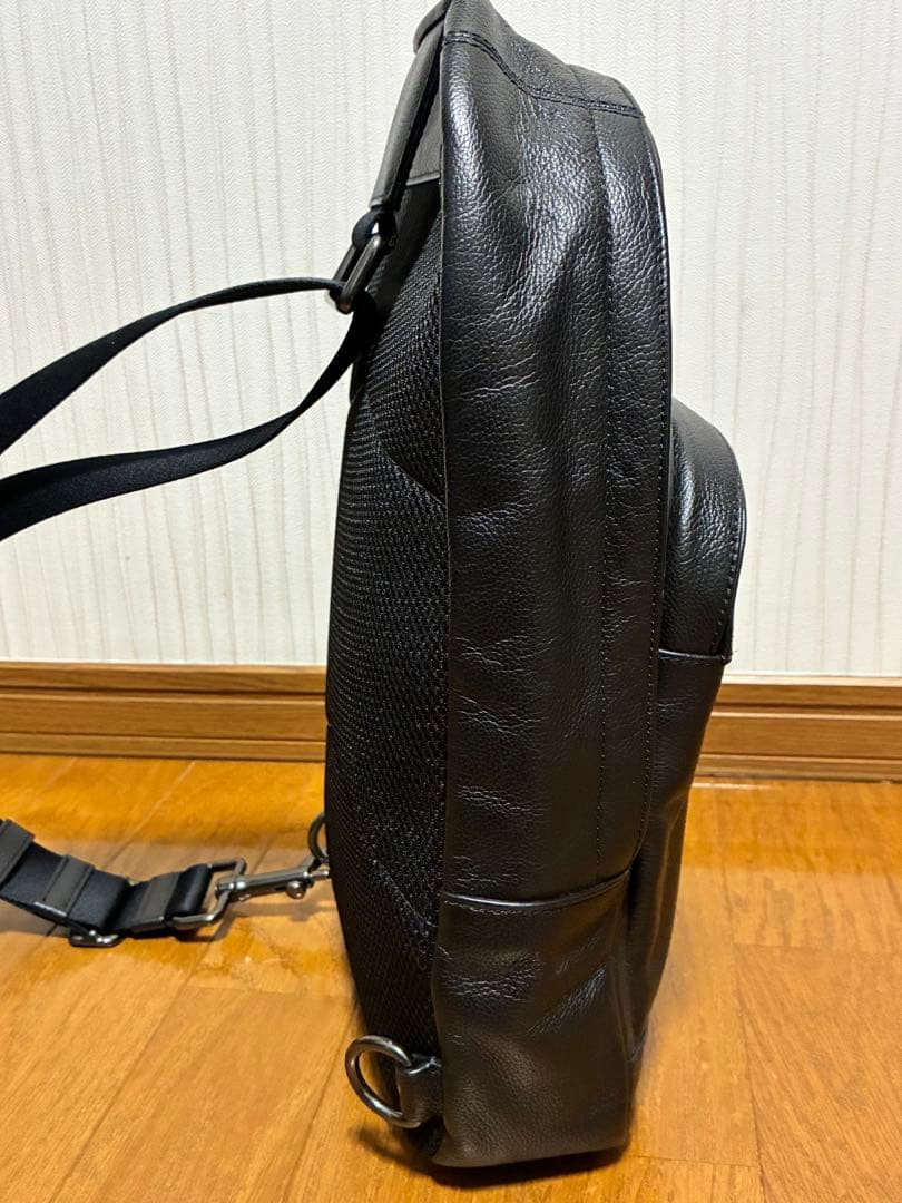COACH コーチ ブラックレザー ボディバック スリングバック 本革