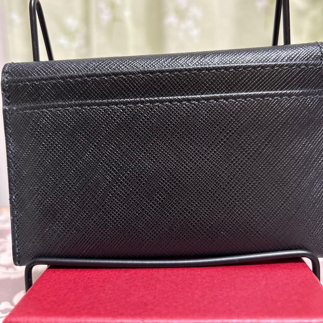 フェラガモ　ヴァラ　名刺入れ　黒