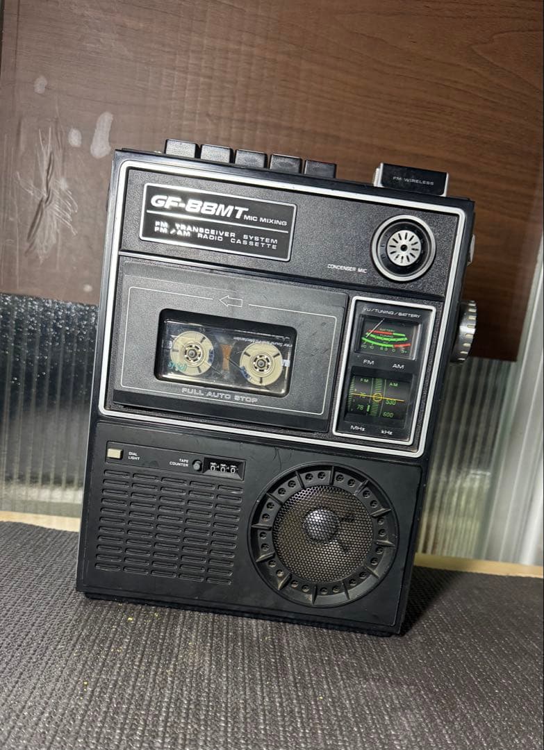 SHARF GF-88MT FM/AMラジオカセットレコーダー。