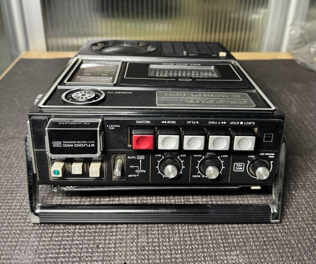SHARF GF-88MT FM/AMラジオカセットレコーダー。