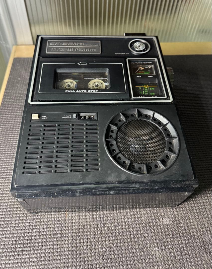 SHARF GF-88MT FM/AMラジオカセットレコーダー。