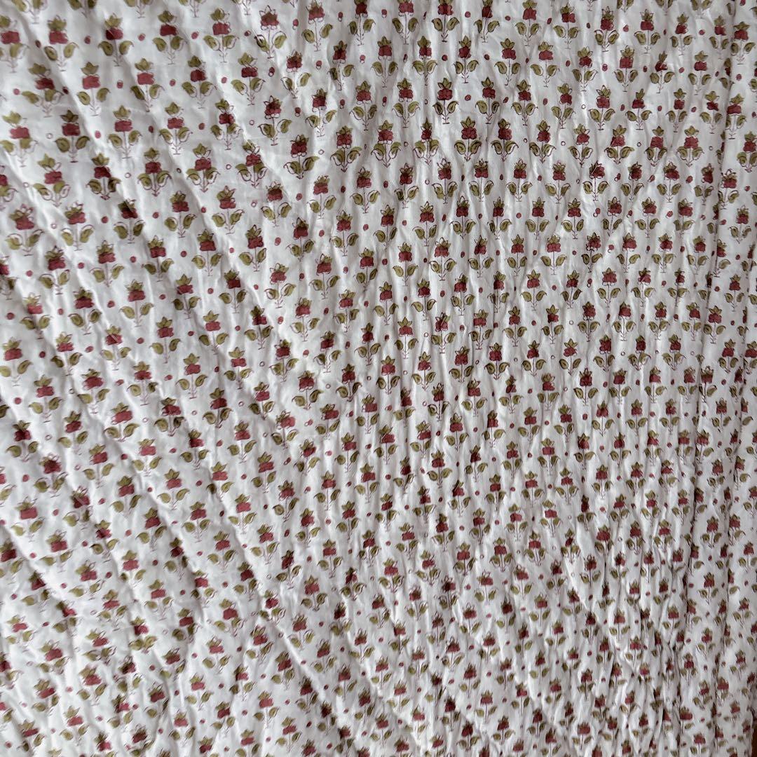 未使用※訳アリ　インド ブロックプリント 中綿入りベビーキルト オレンジ　ラグ