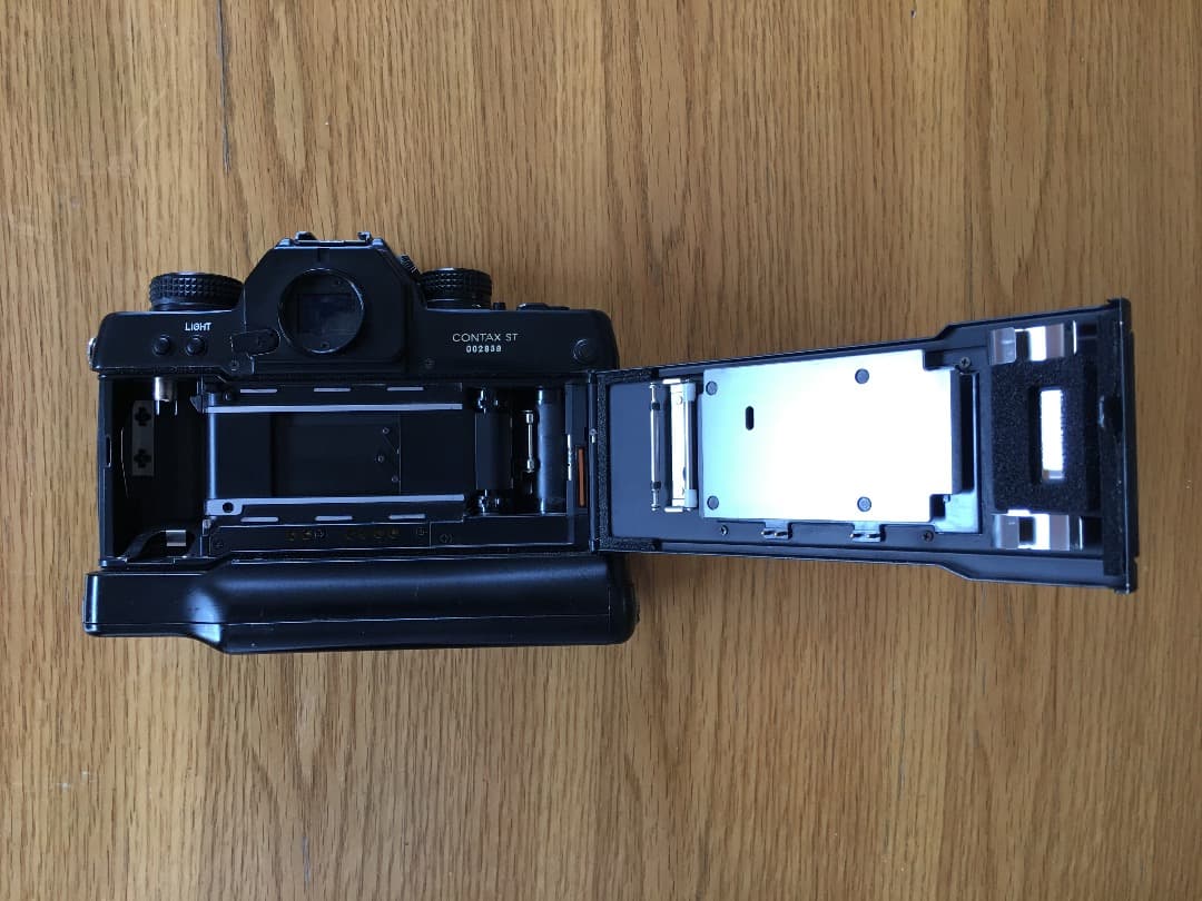 CONTAX ST フィルムカメラ　縦位置グリップ付き