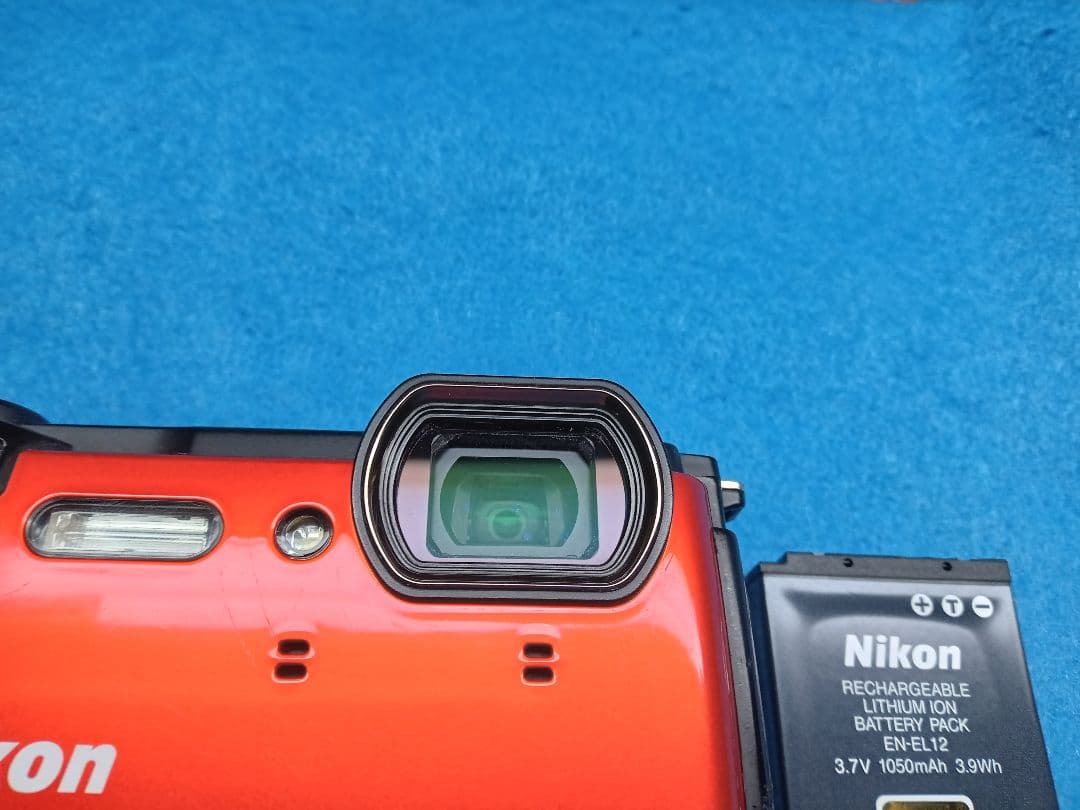 Nikon　COOLPIX　w300 レッド