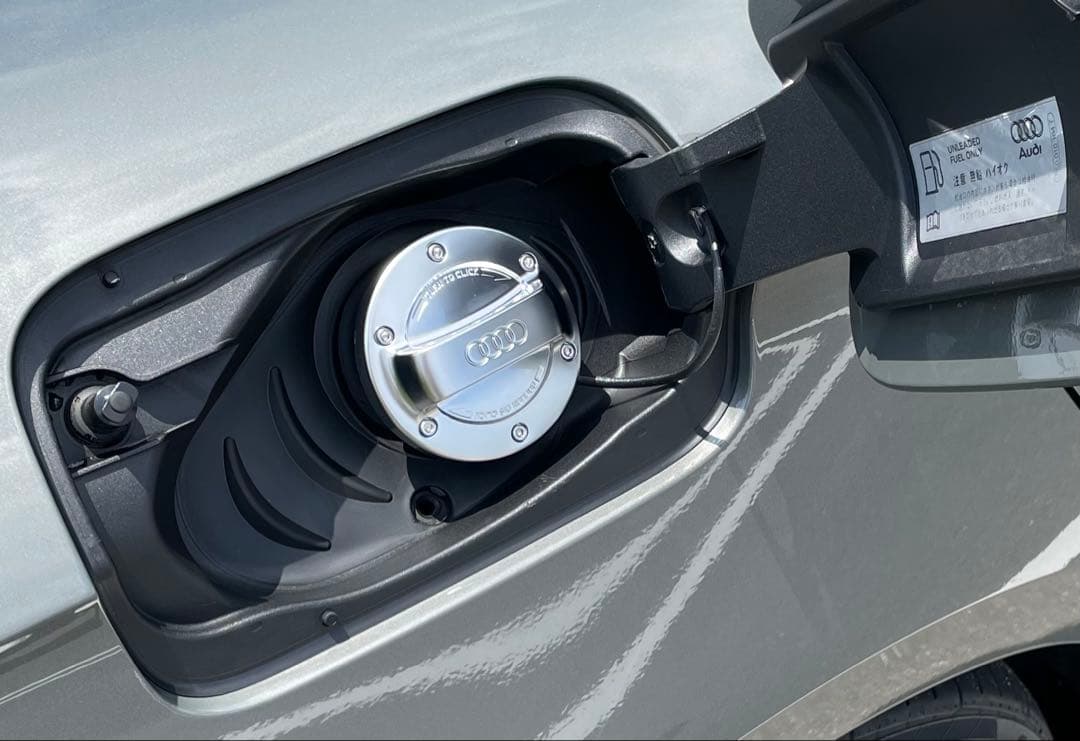 Audi純正 アルミルック フェーエルキャップ