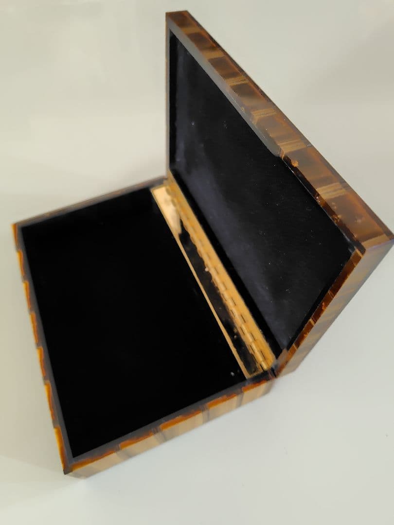 希少なタイガーアイ、虎目石の小筥