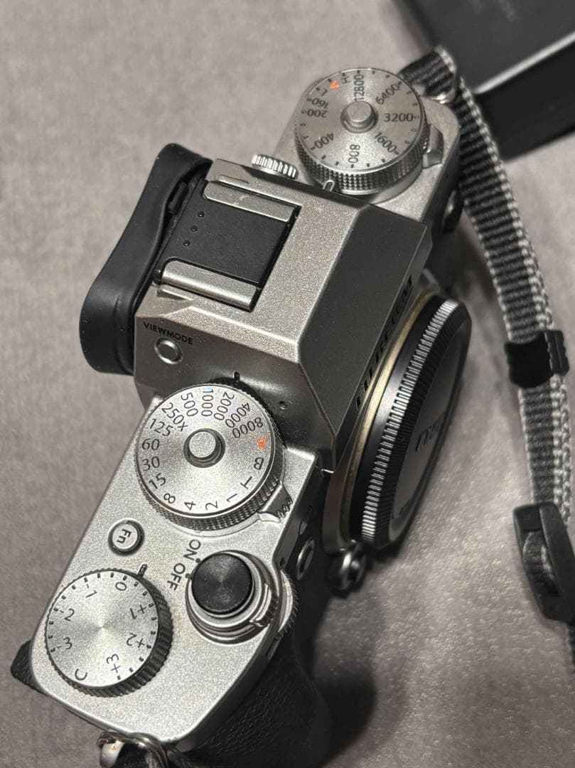 富士フイルム X-T3 ボディ シルバー 純正バッテリー２個付き