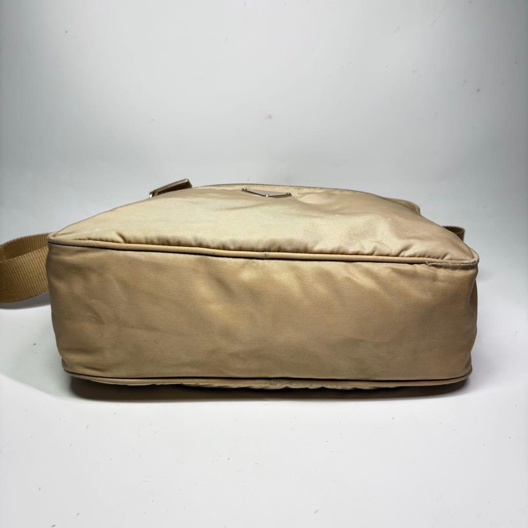 PRADA ショルダーバッグナイロンベージュギャランティカードロゴプレート