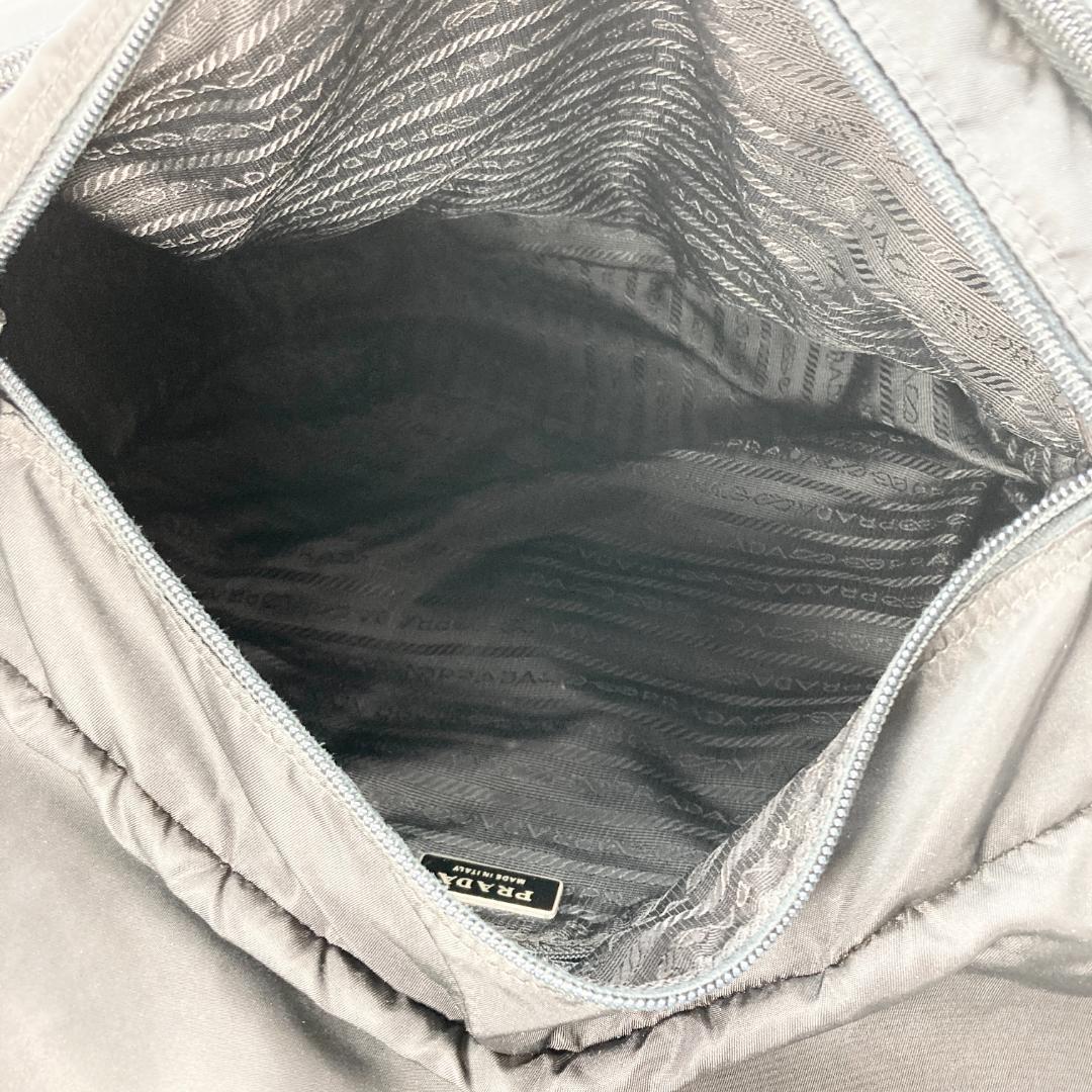 美品 カード付　プラダ　メッセンジャー バッグ　三角ロゴ　ブラック