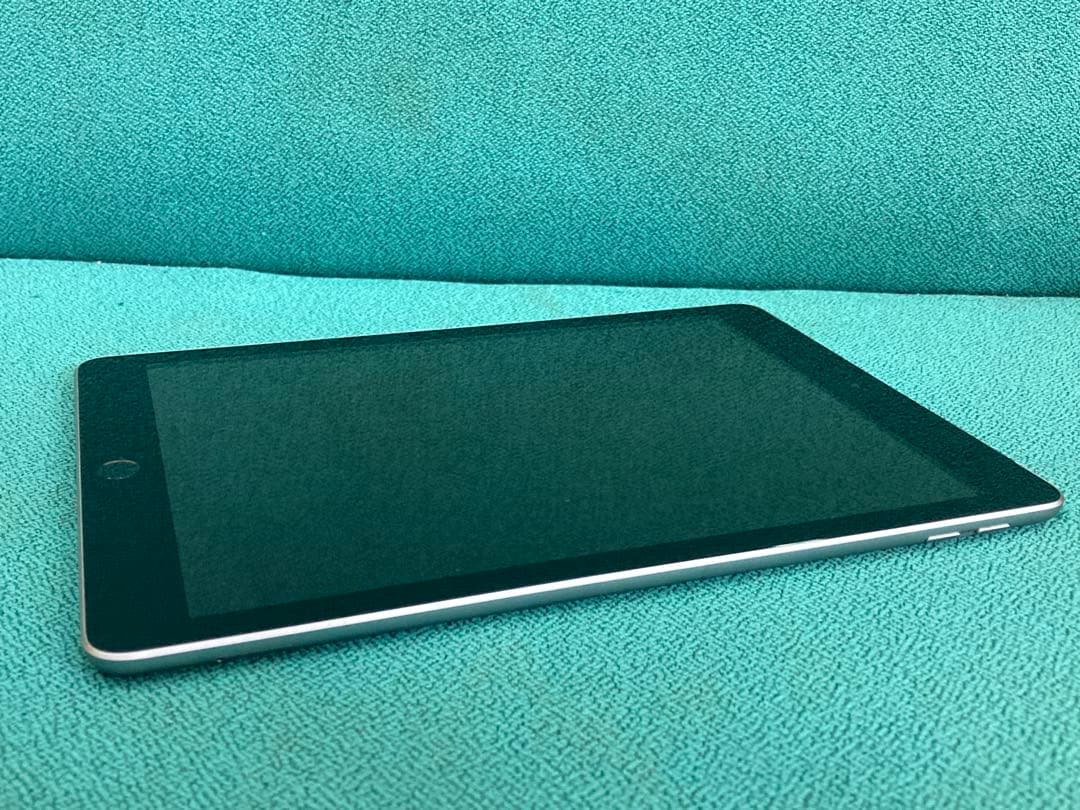 ② iPad 第6世代 Wi-Fi Cellular 128GB シルバー