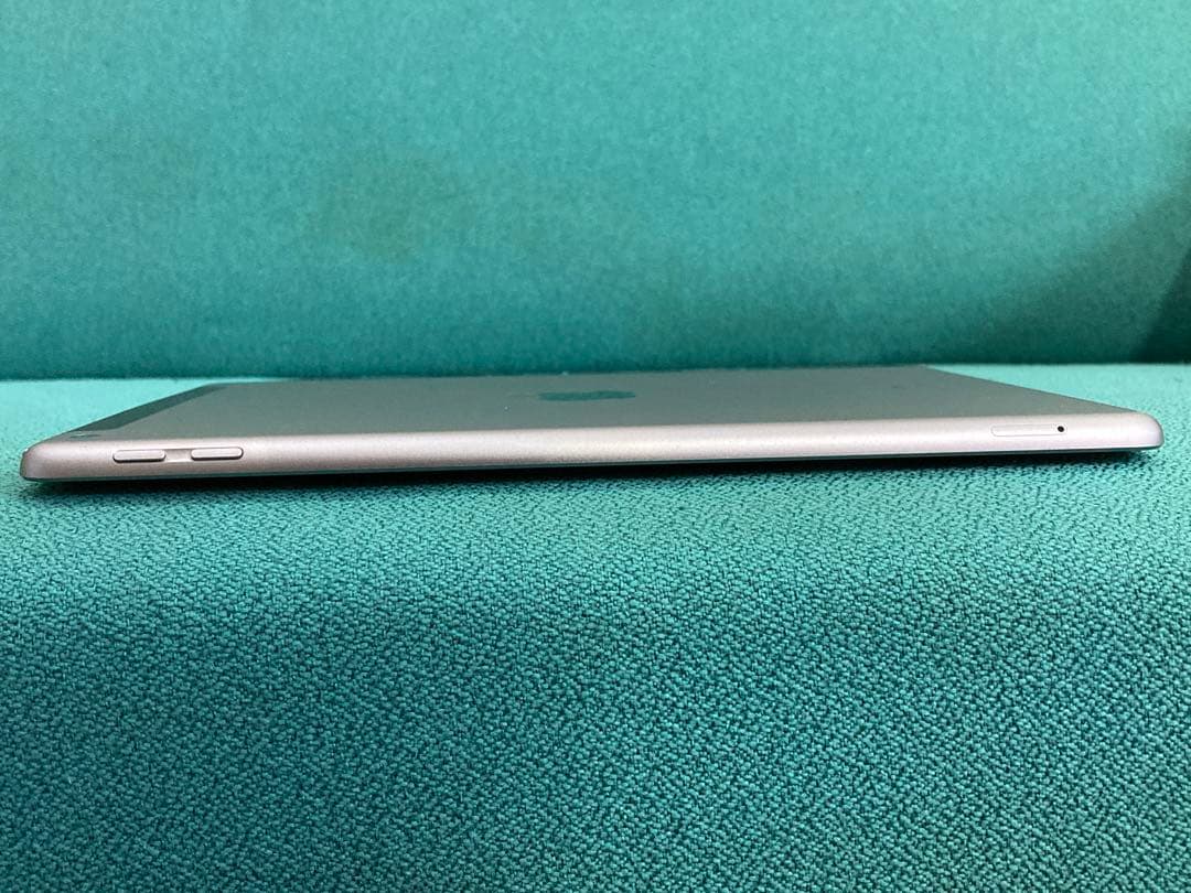 ② iPad 第6世代 Wi-Fi Cellular 128GB シルバー