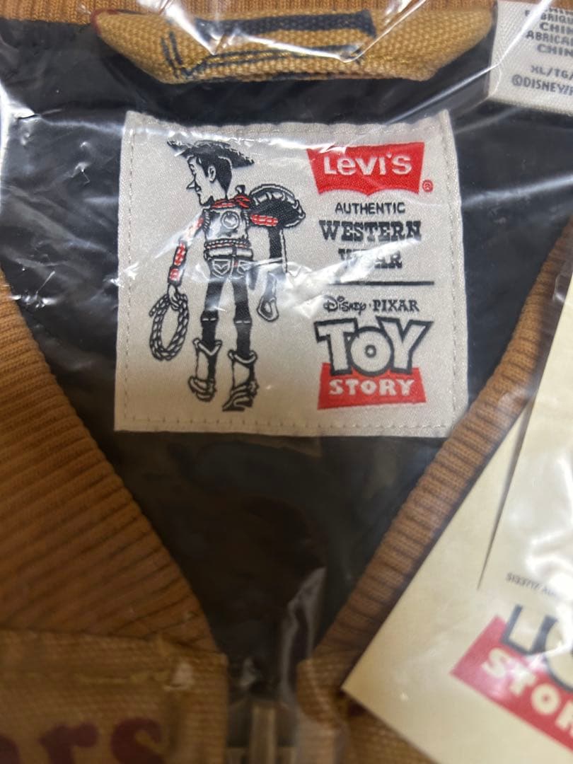 リーバイスtoystoryコラボアイテム 総柄ベスト