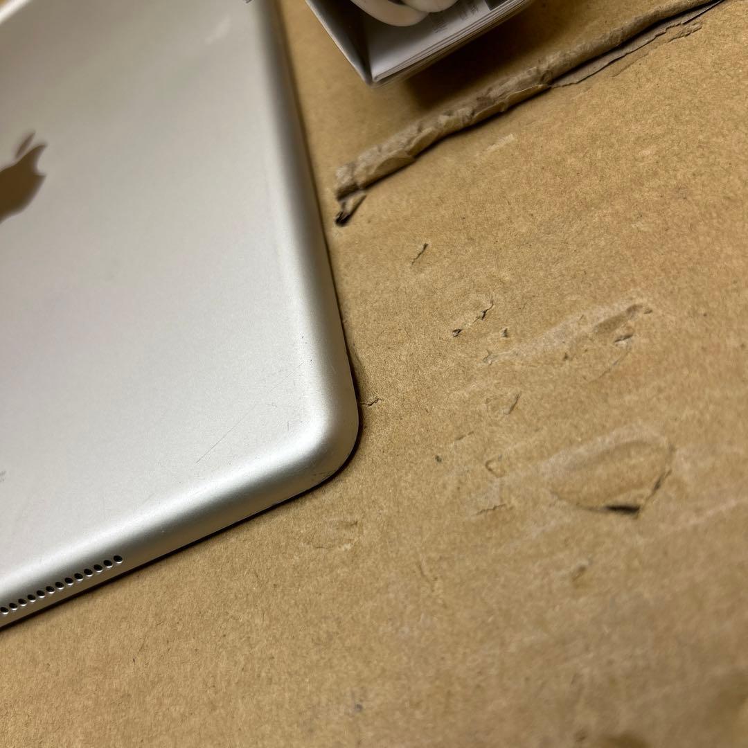 Apple iPad (第７世代) Wi-Fi + Cellular 32GB