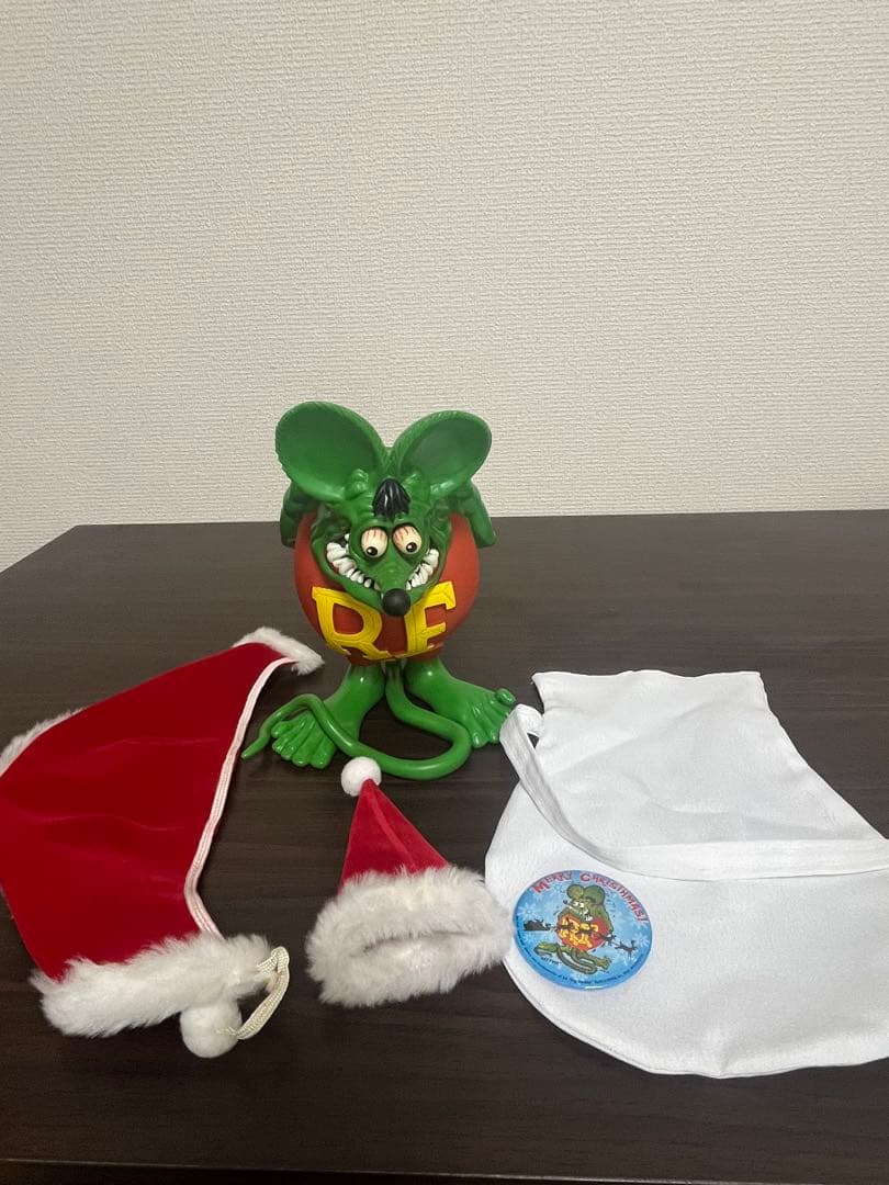 Rat Fink Doll サンタコスチューム付き