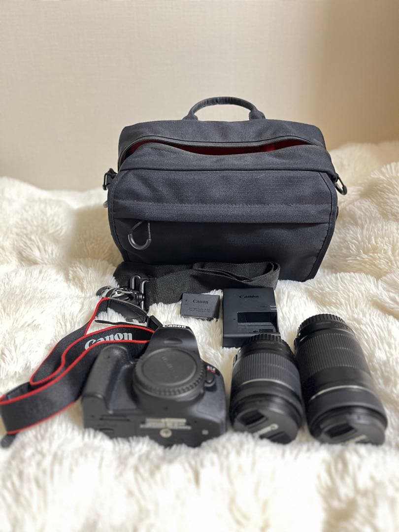 EOS Kiss X8i ダブルズームキット デジタル一眼レフカメラセット