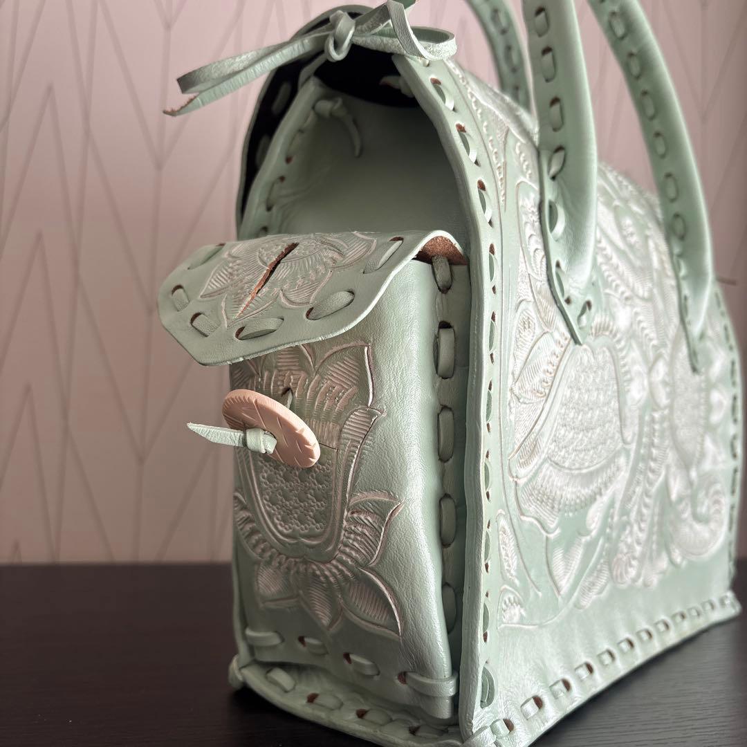 カービングトライブス　ミントグリーン　美品　ハンドバッグ　カービングトライブス