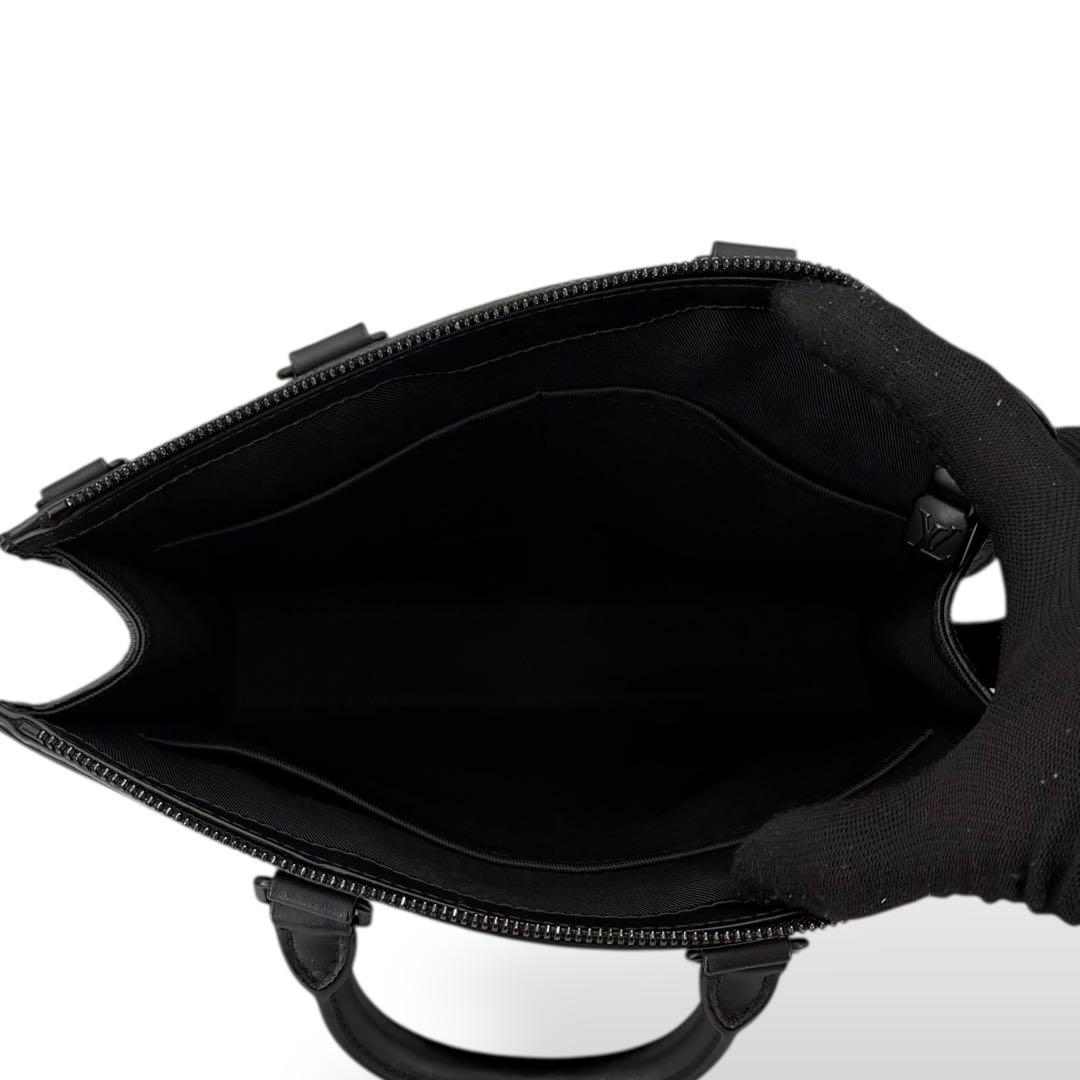 [新品同様] ルイヴィトン　トリヨン　サックプラ　クロス　ハンドバッグ　黒