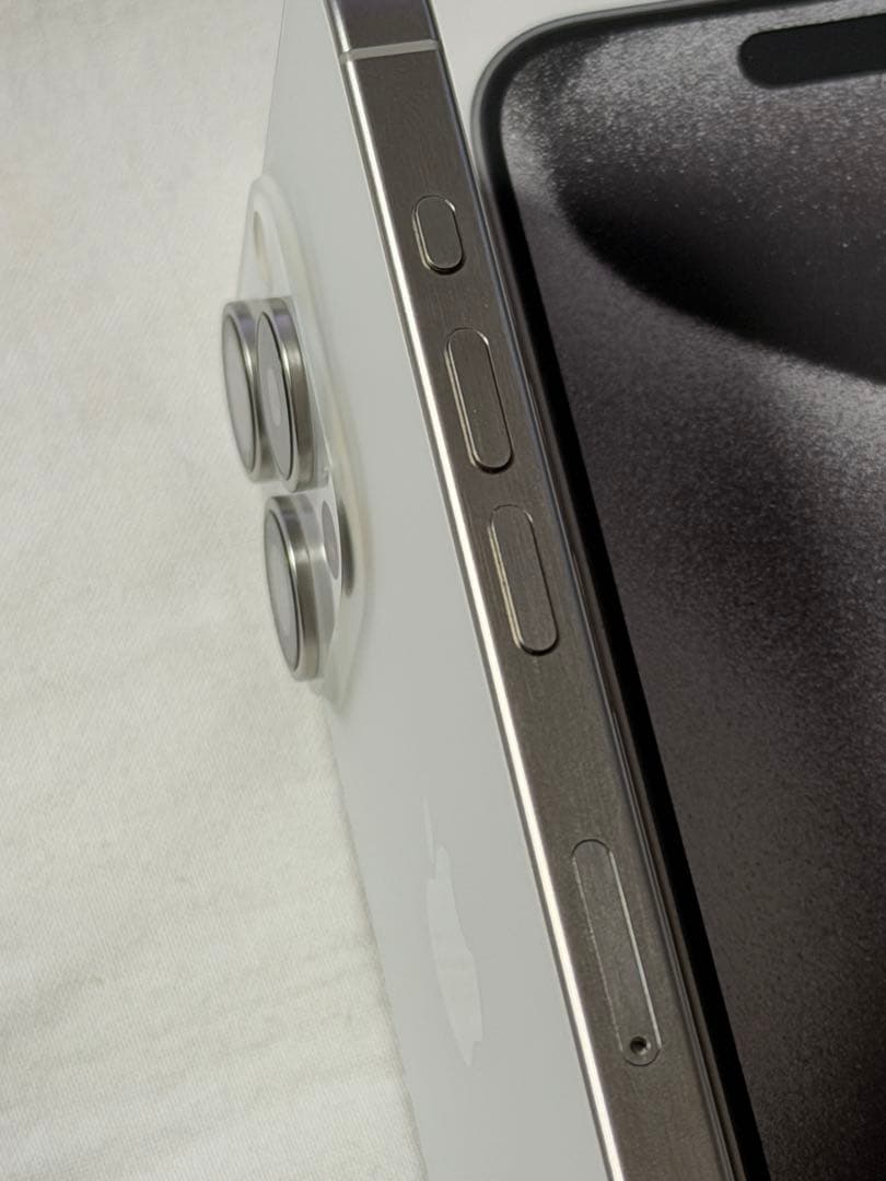 カナダ版 iPhone15 Pro 256GB ホワイトチタニウム 技適あり