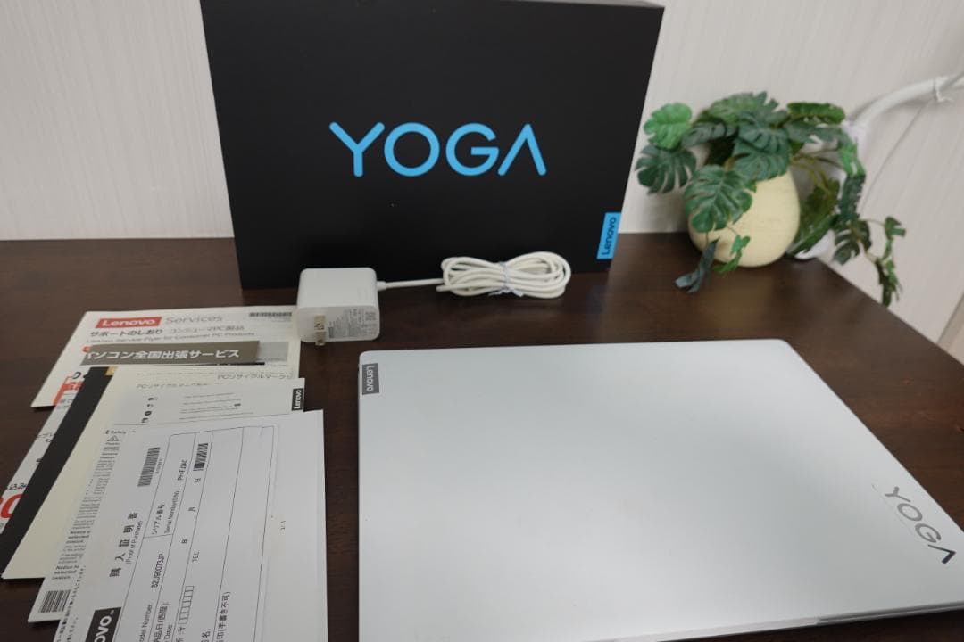 Windowsノート本体 Lenovo Yoga Slim 770i Carbon (82U90073JP