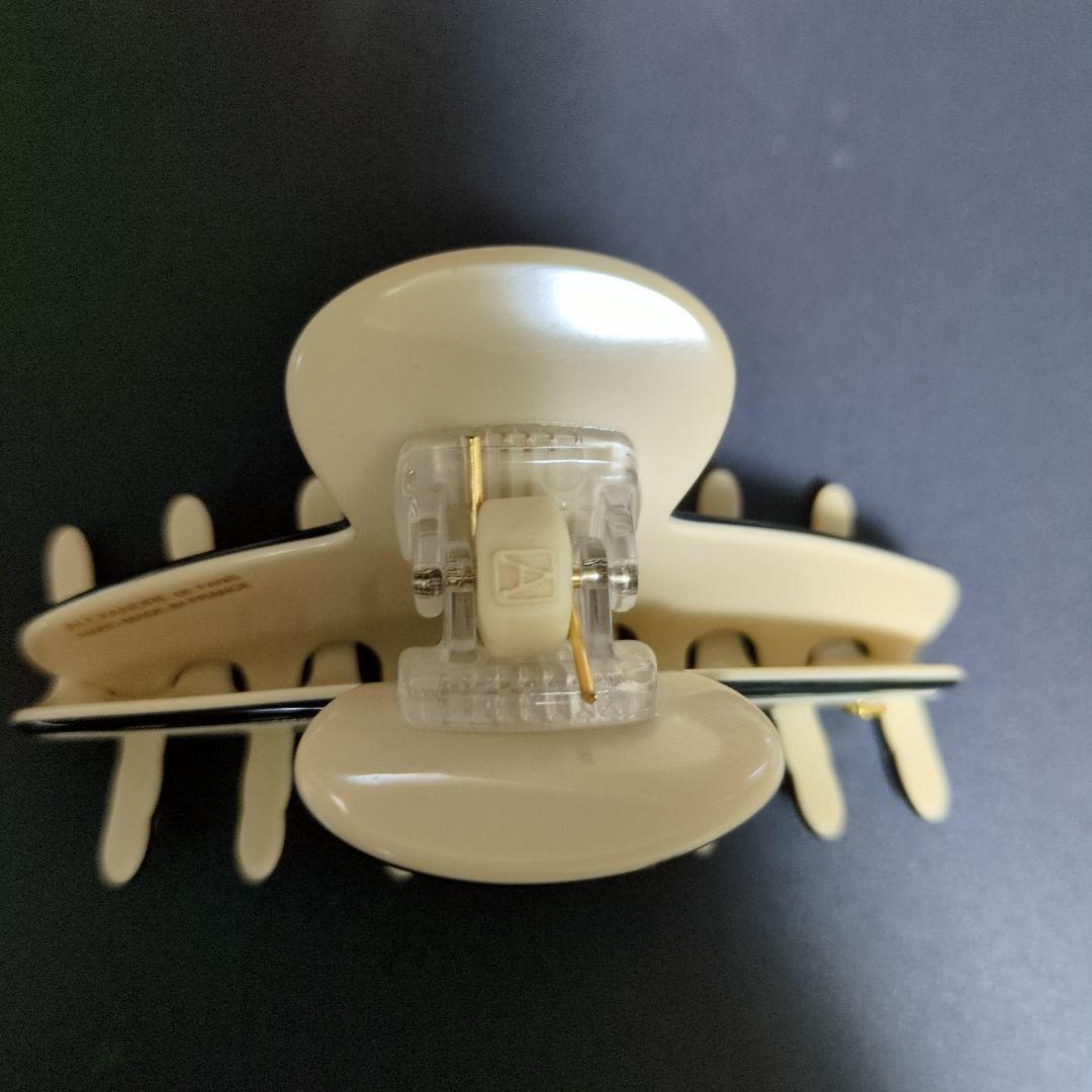 新品未使用品　Alexandre de Paris ベージュ ヘアクリップ