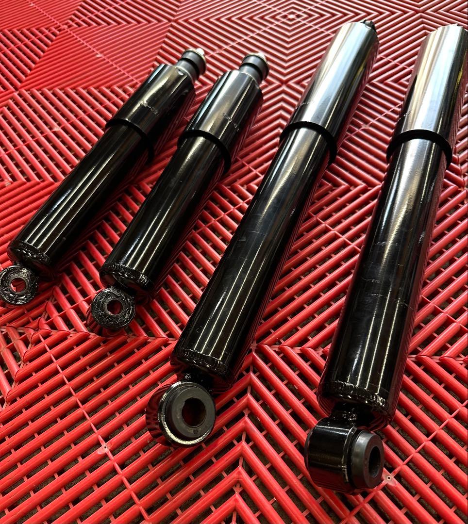 200系 ハイエース ローダウン車専用ショートショック前後セット　美品