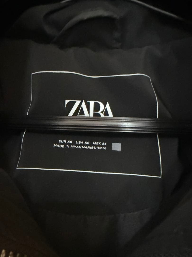 ZARA ブラックダウンジャケット フード付き