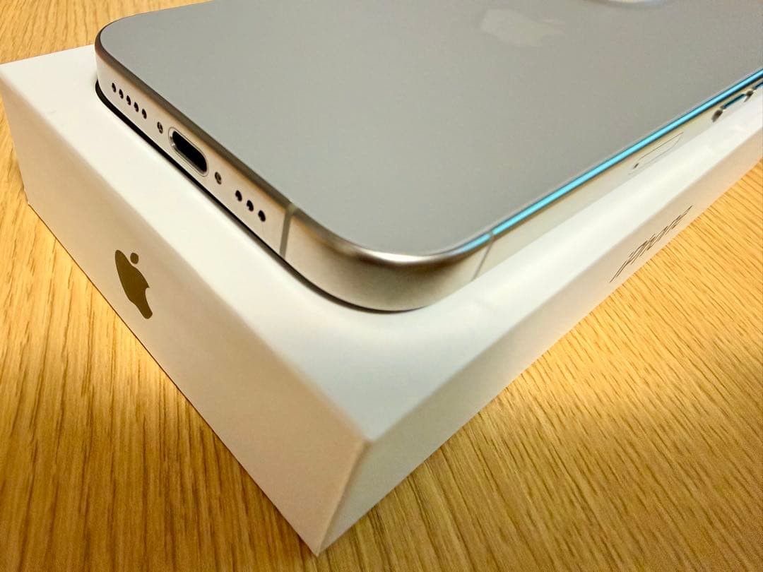 【美品】iPhone 15 Pro ナチュラルチタニウム 256GB