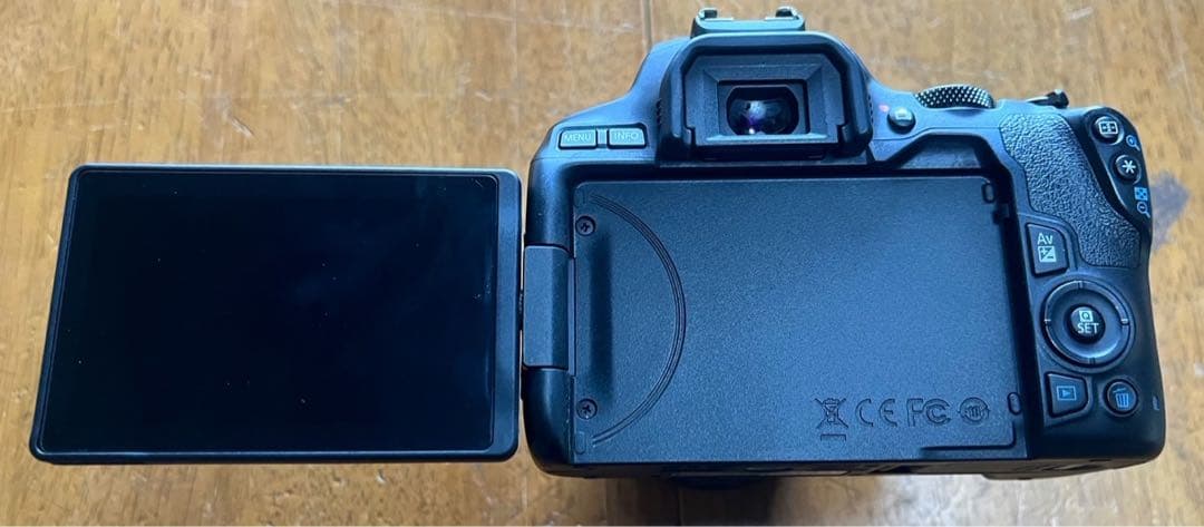 Canon EOS Kiss X10 レンズキット SDカード付 動作品