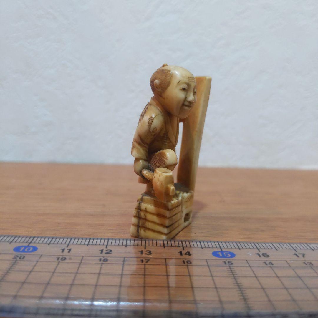 時代提物 人物根付 天然素材【大工棟梁】高さ約5cm 重さ約18ｇ ☆いなせな人