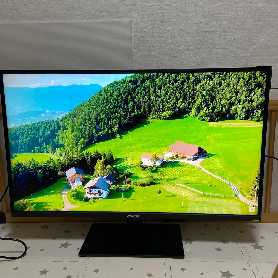 AORUS FV43U 3840 x 2160 UHDディスプレイ
