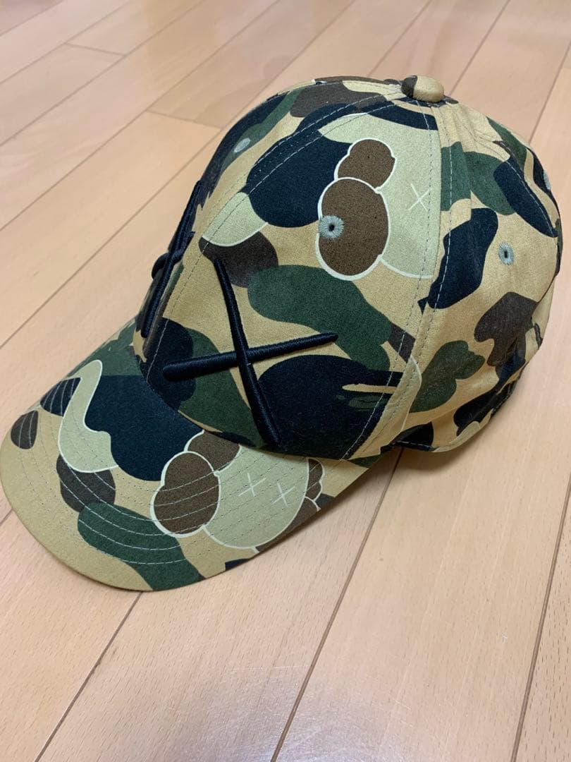 BAPE ×KAWSコラボ迷彩柄 キャップ
