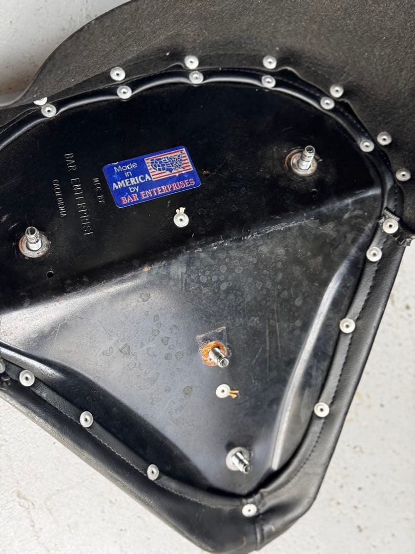 チョッパーシート　シングルシート　ハーレー