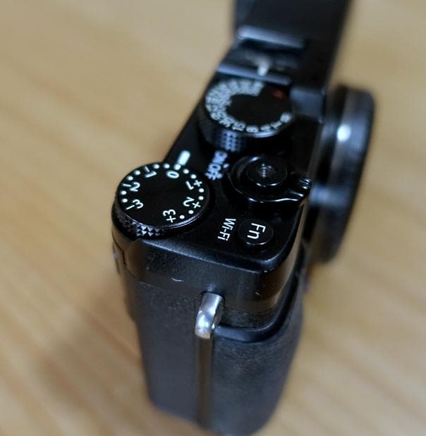 富士フイルム X-E2 ボディ ブラック_カメラブラケット付き