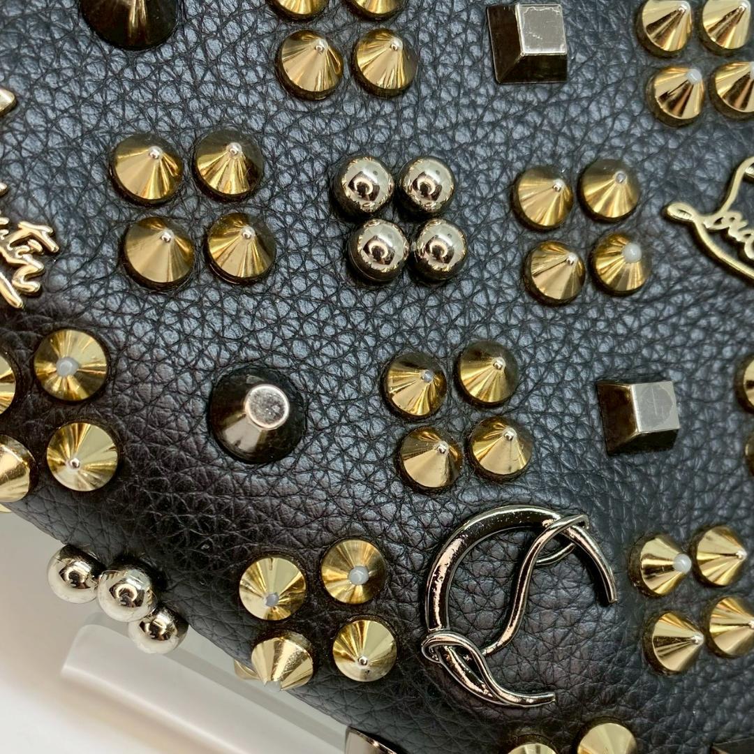 【CHRISTIAN LOUBOUTIN】 ラウンドジッピー　長財布　スタッズ